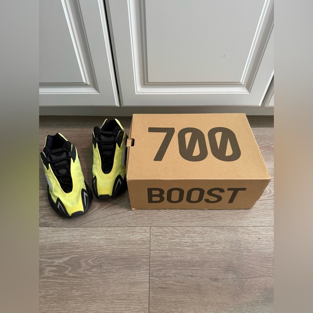 Yeezy Boost 700 MNVN            
'Phosphor' Men’s Size 8/ Women’s Size 9 - Picture 8 of 11